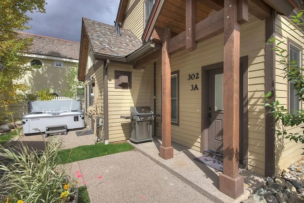 Main Street Retreat - Gondola to Lifts by RedAwning