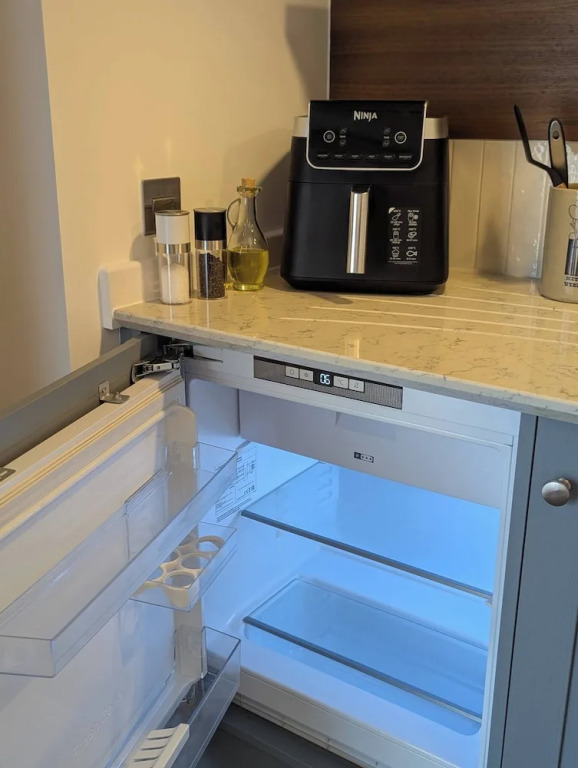Stylish New Apartment in Central Seaview - 5 Star Comfort!