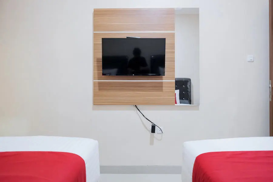 RedDoorz Plus @ Jalan P. Emir Moh Noer Lampung