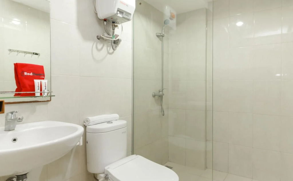 RedDoorz Plus near Harmoni Gajah Mada