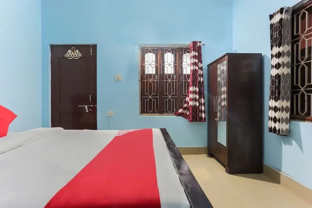 Royal Blues by OYO Rooms