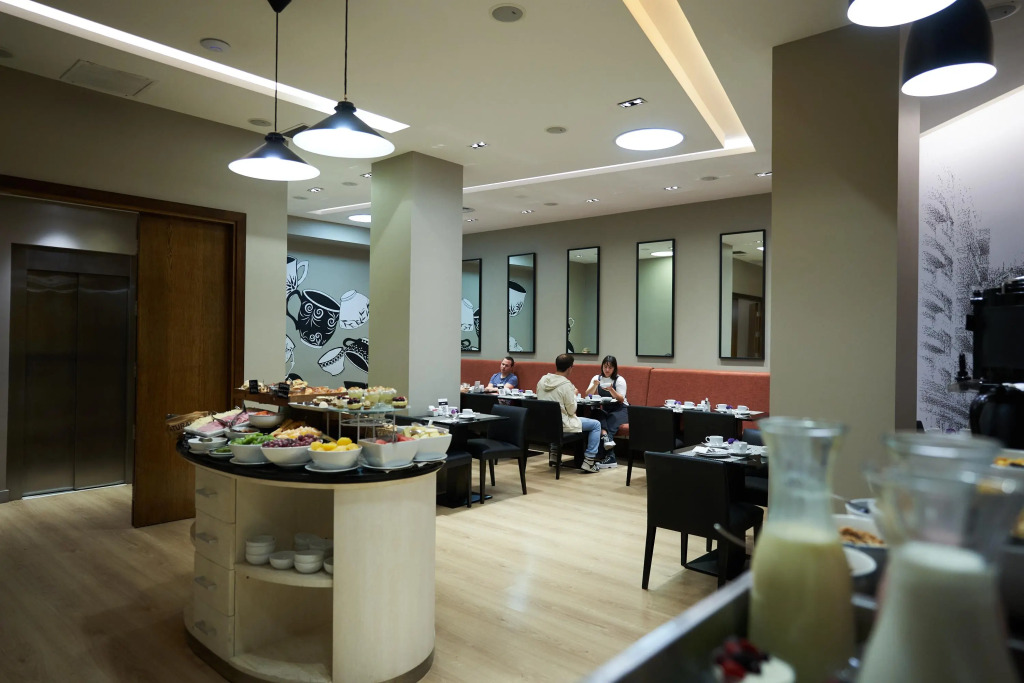 Carles Hotel
