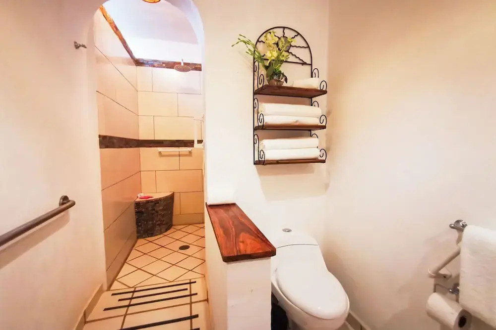 Cozy stay Tropical Vibes near Beach