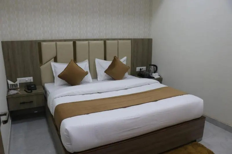hotel the royal jewel