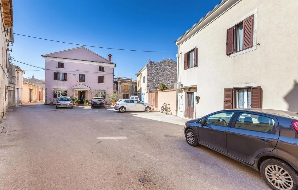 Awesome Home in Vodnjan With Wifi and 2 Bedrooms