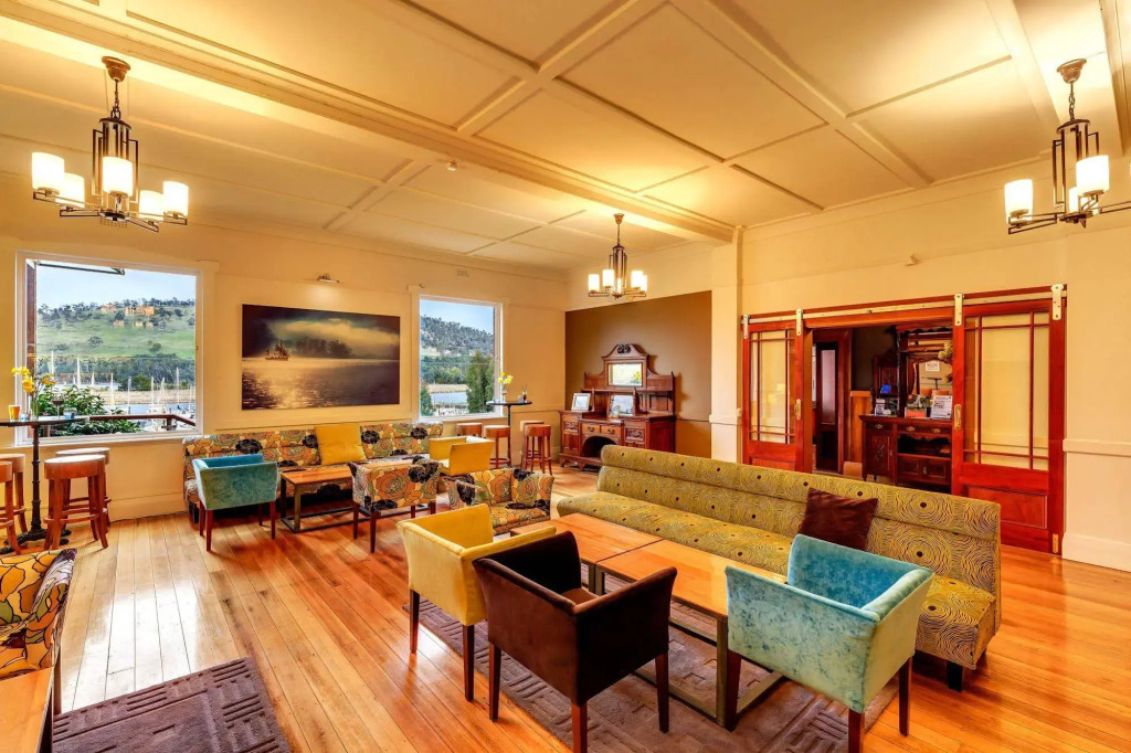 Kermandie Waterfront Hotel