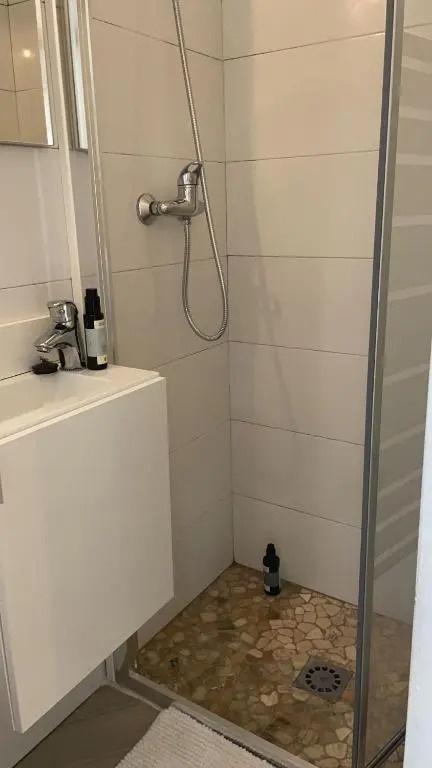 Gobeach Small Studio 8sq Completely Independent
