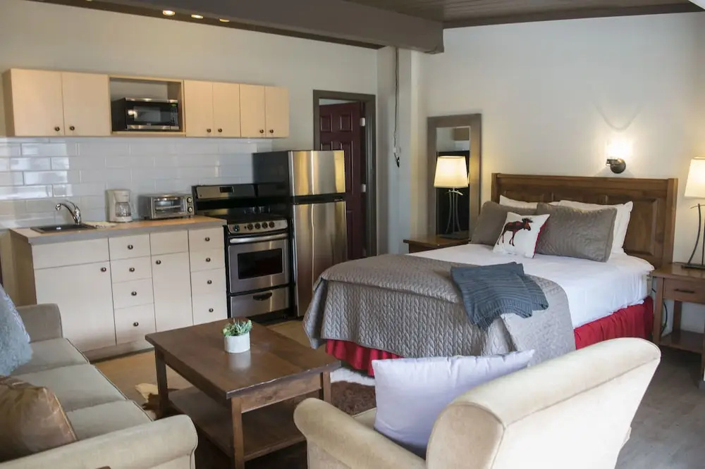 Yamnuska Suites