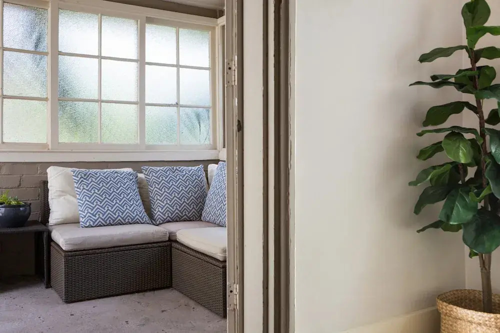 Chic Apartment With Sun Lounge Near Manly Beach