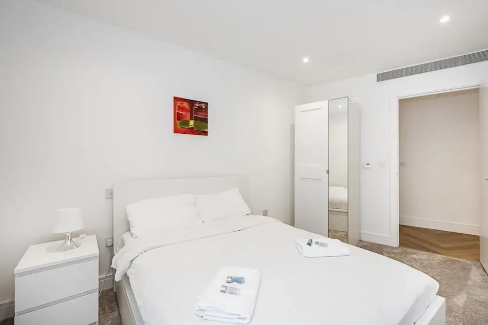 100 New King's Road · Incredible Two Bed Apartment In Parsons Green