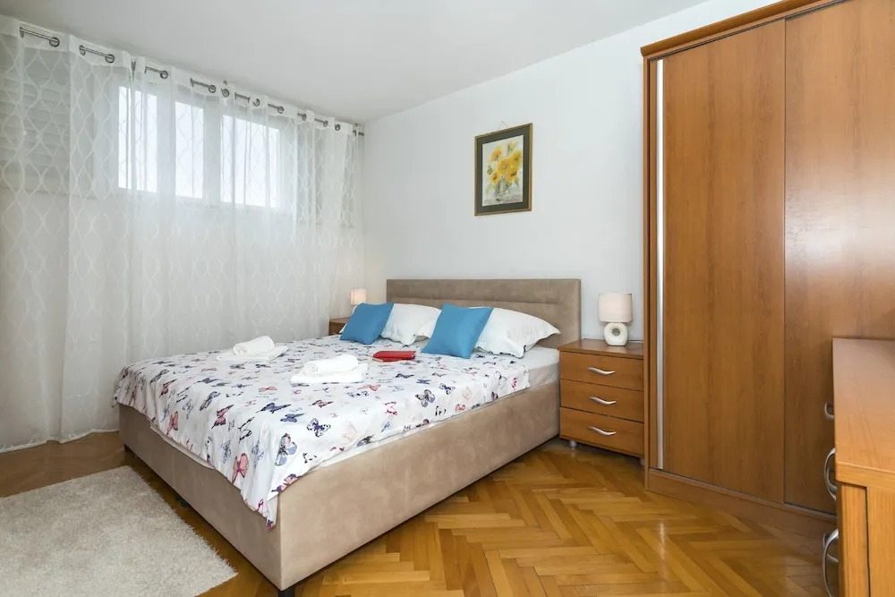 Apt. Near Center With Balcony With the sea View