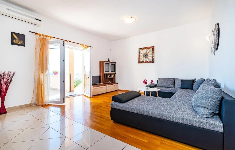 Stunning Home in Maslenica With Wifi and 3 Bedrooms