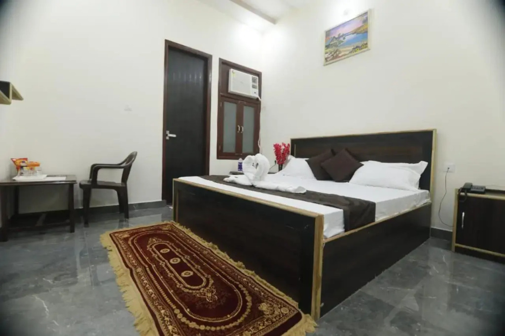 Hotel Nidhivan Dham - Near Janam Bhoomi Mathura