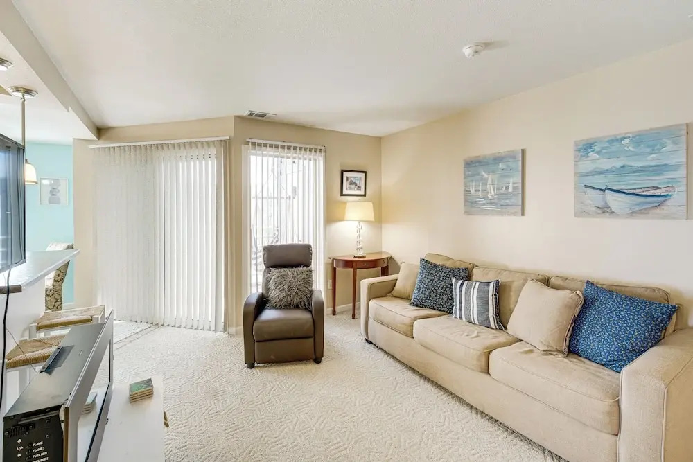 1 Mi to Ferry: Port Clinton Condo w/ Beach View!