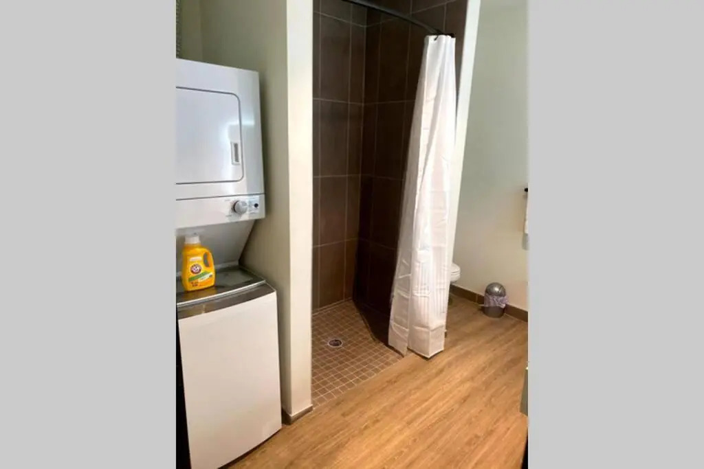 3E-Spacious close to PITT/CMU/Carlow, Sleeps 4