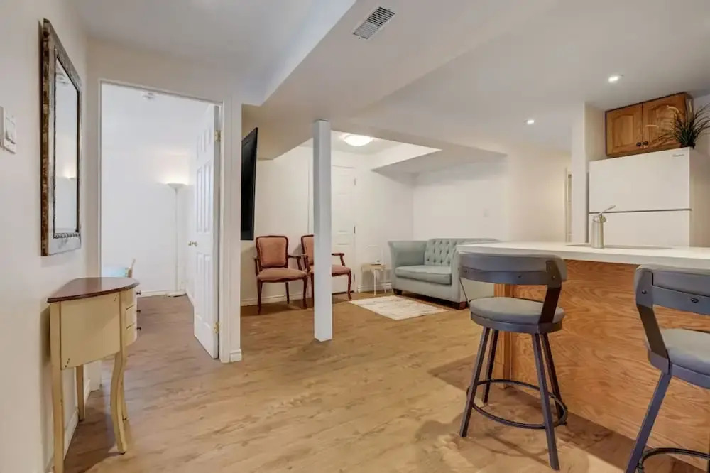 Comfortable Whitby 2 Bedroom Lower Suite