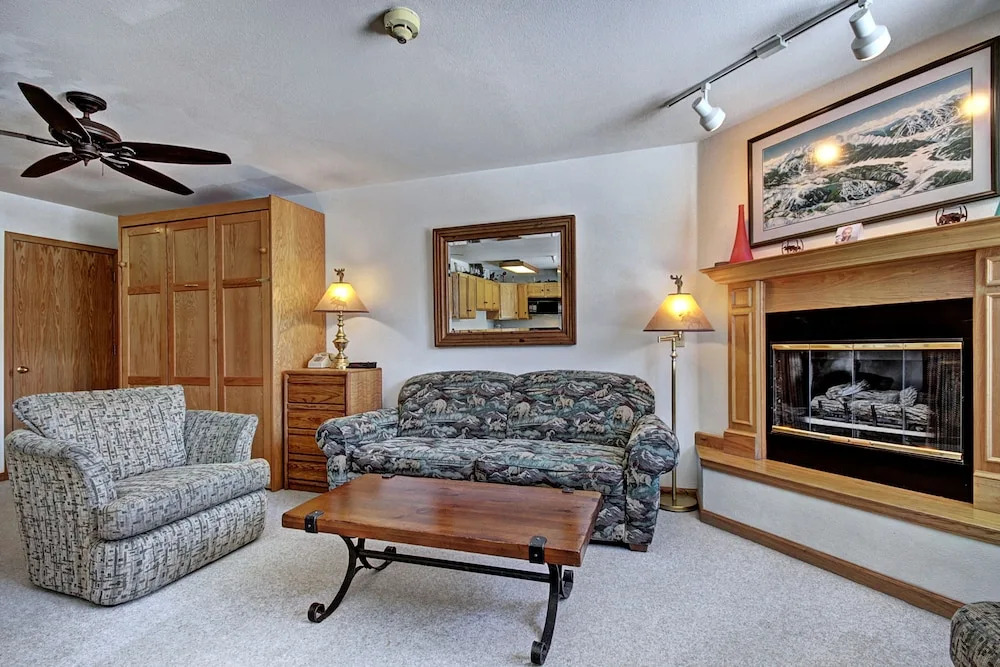 Relaxed Studio Seconds to Historic Main Street - Sleeps 4 Condo by RedAwning