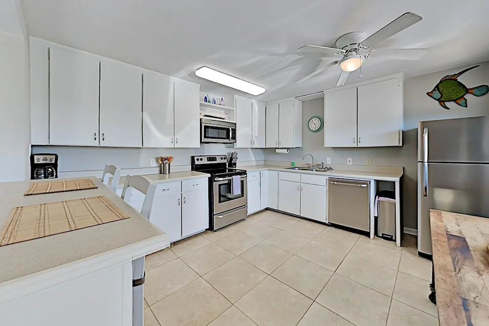Steps To Beach! Sparkling , Fenced Backyard 2 Bedroom Duplex