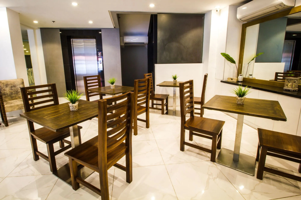 Jade Hotel and Suites