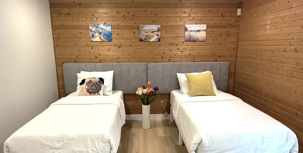 Vancouver Lake City Way Guesthouse