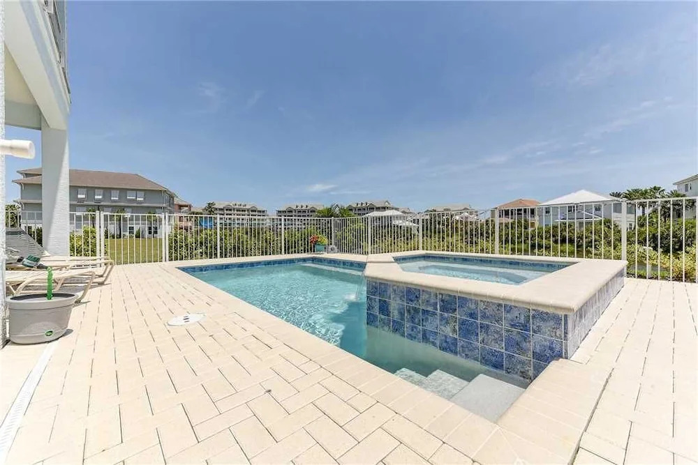 Beachglass, 5 Bedrooms, Sleeps 10, Private Pool, Cinnamon Beach Club House