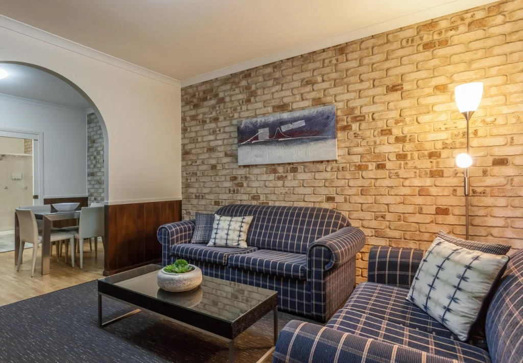 Highlander Motor Inn