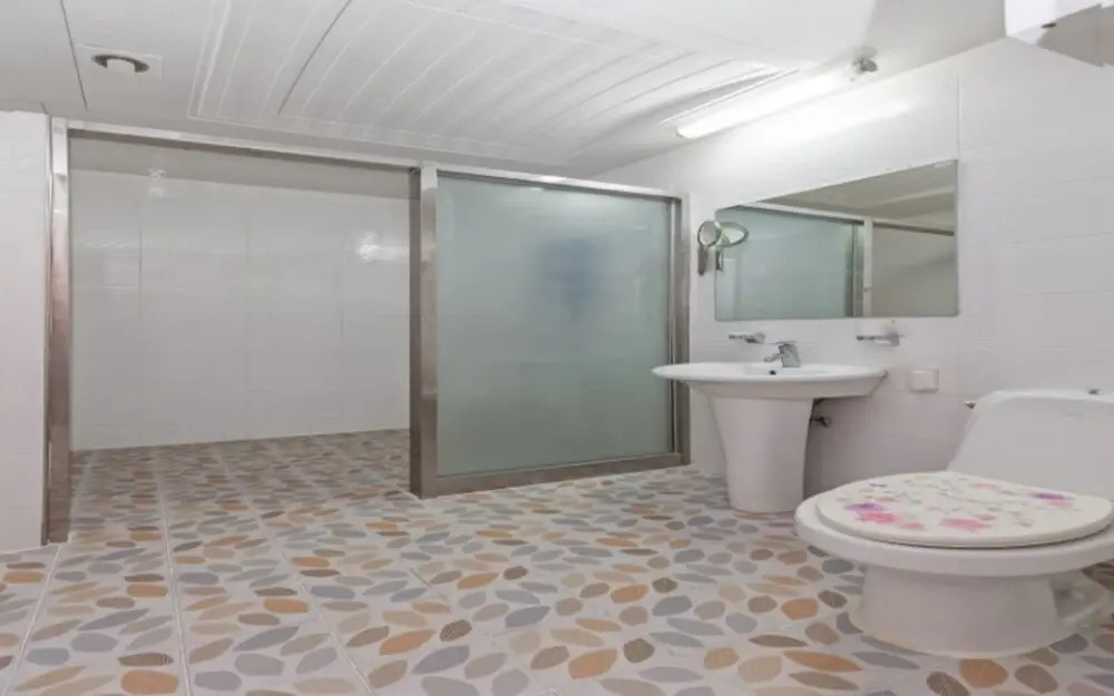 Geoje Kkachi and Santorini Pension