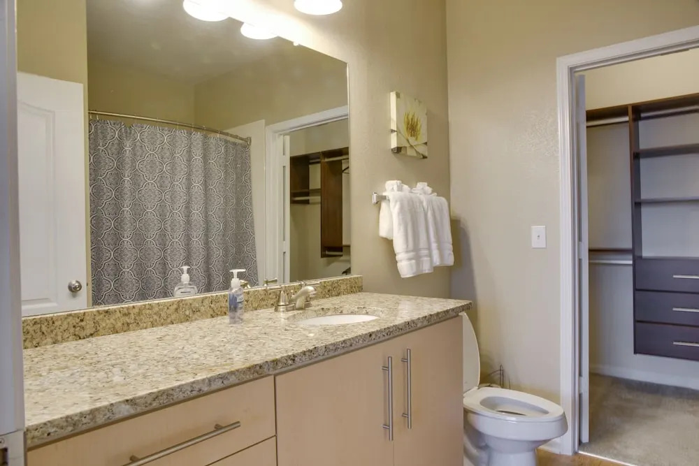 Southend 2 BR Apt near Stadium by Frontdesk