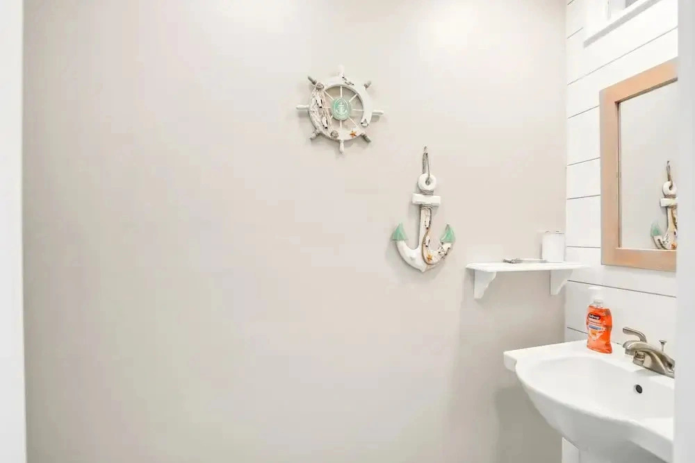 Modern Oceanview Condo With Multiple Balconies, Pool & W/D - Beach Access