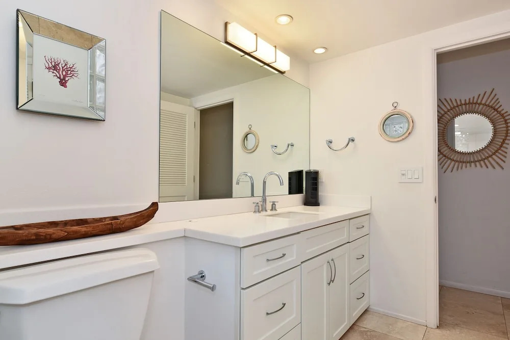 Lahaina Roads #205 1 Bedroom Condo by Redawning