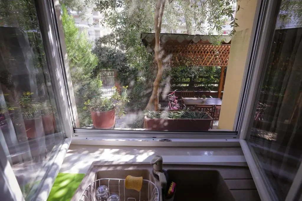 Pine-Tree Apt w/ Private Garden 50 m from the Sea
