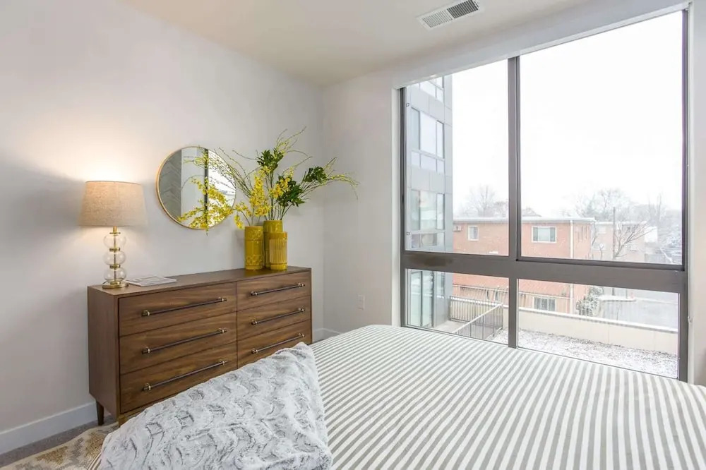 Global Luxury Suites Clarendon Metro