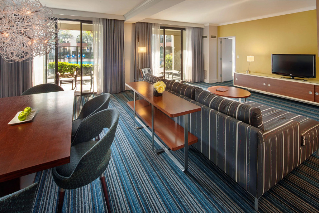 DoubleTree by Hilton Newark-Fremont