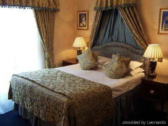Gallery Hotel