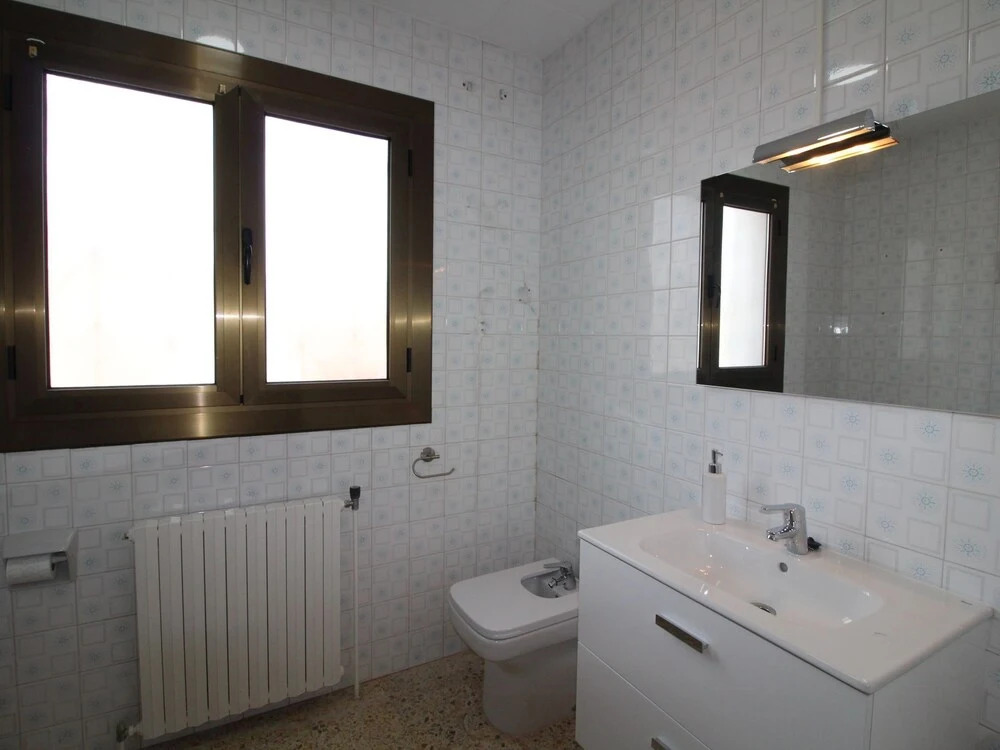 Alluring Holiday Home in Empuriabrava With Pool