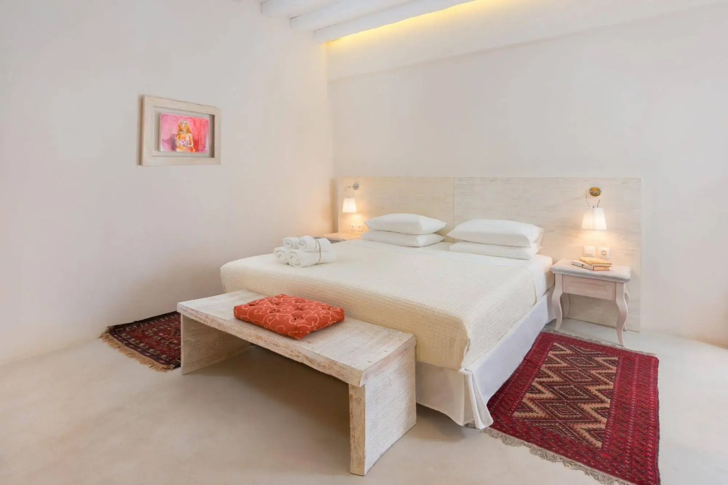 F Fine Suites