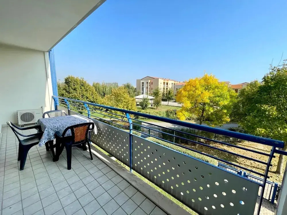 Comfortable Apartment in Residence With a Pool