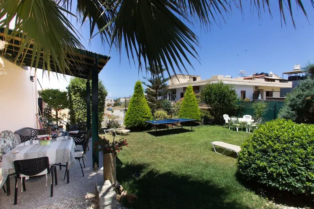 Kostas Apartment Very Near to Amoudara Beach