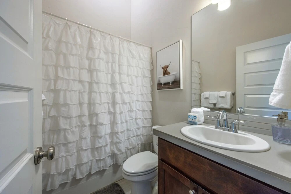 Hull Street Loft 2 Bedroom Townhouse by RedAwning