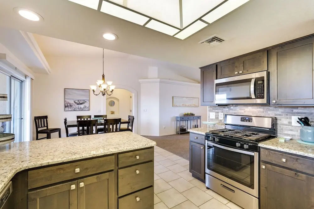 4 Mi to Lake Access: Home w/ Lake & Mtn Views!