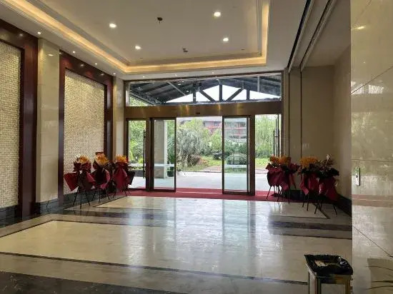 Lakeview Peninsula Holiday Hotel