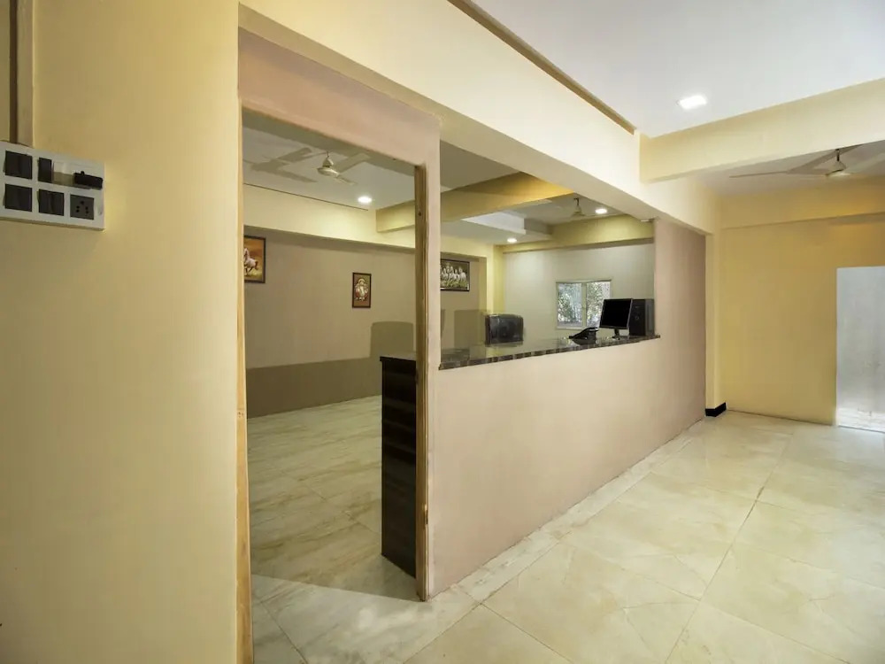 OYO 24621 The Star Hotel