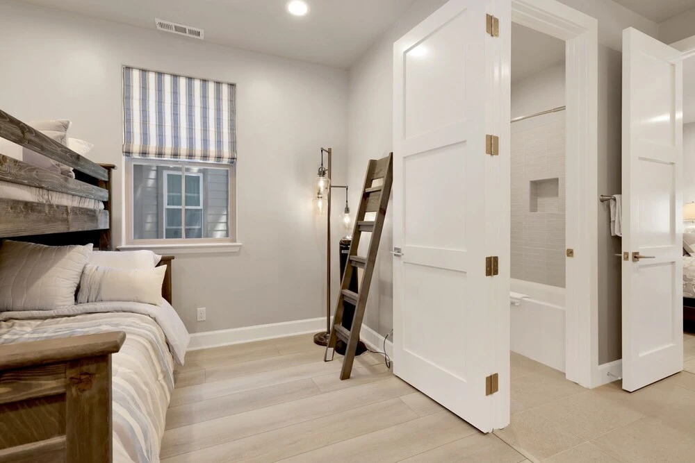 2162-the Reel Deal 3 Bedroom Home by RedAwning
