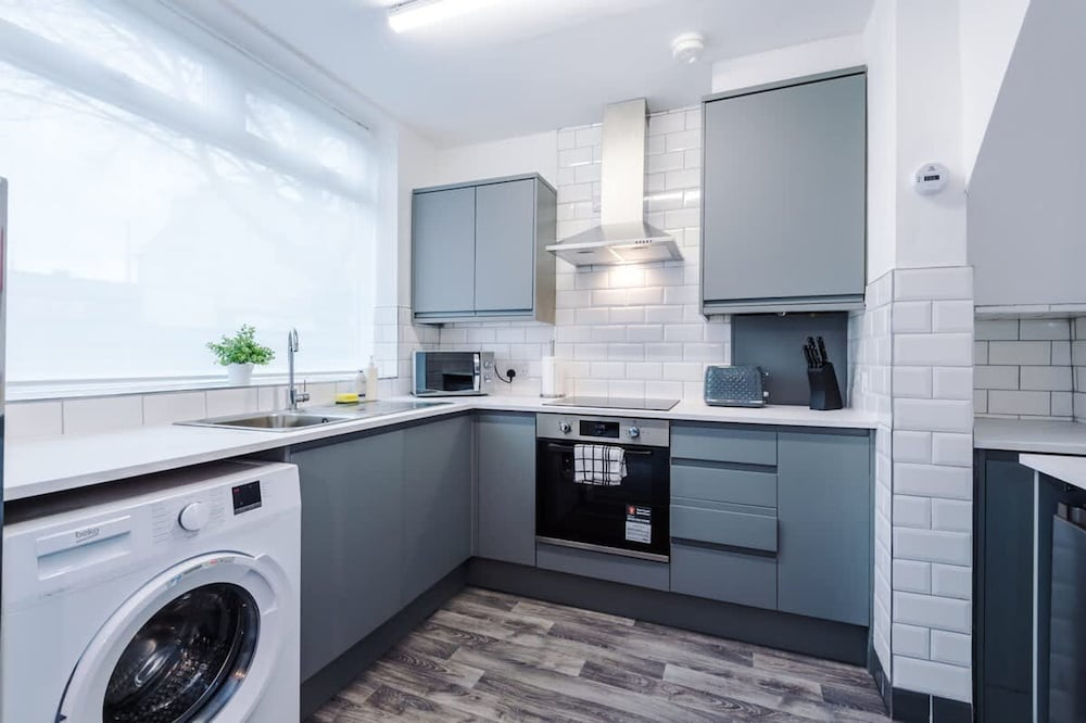 Spacious 3-bed Ideal for Long-term Business