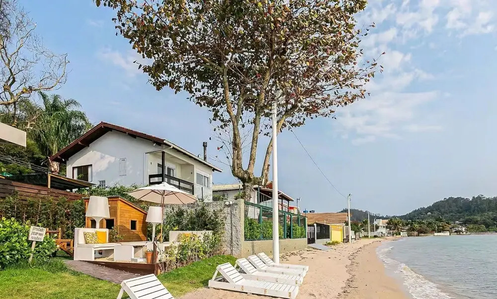 Seafront Beautiful House in Sto. Antonio Cda1647