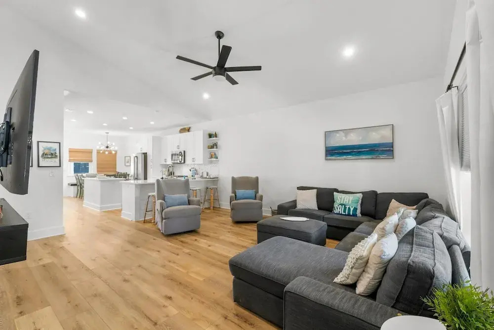 Beach House - 6th Street Retreat by PHG