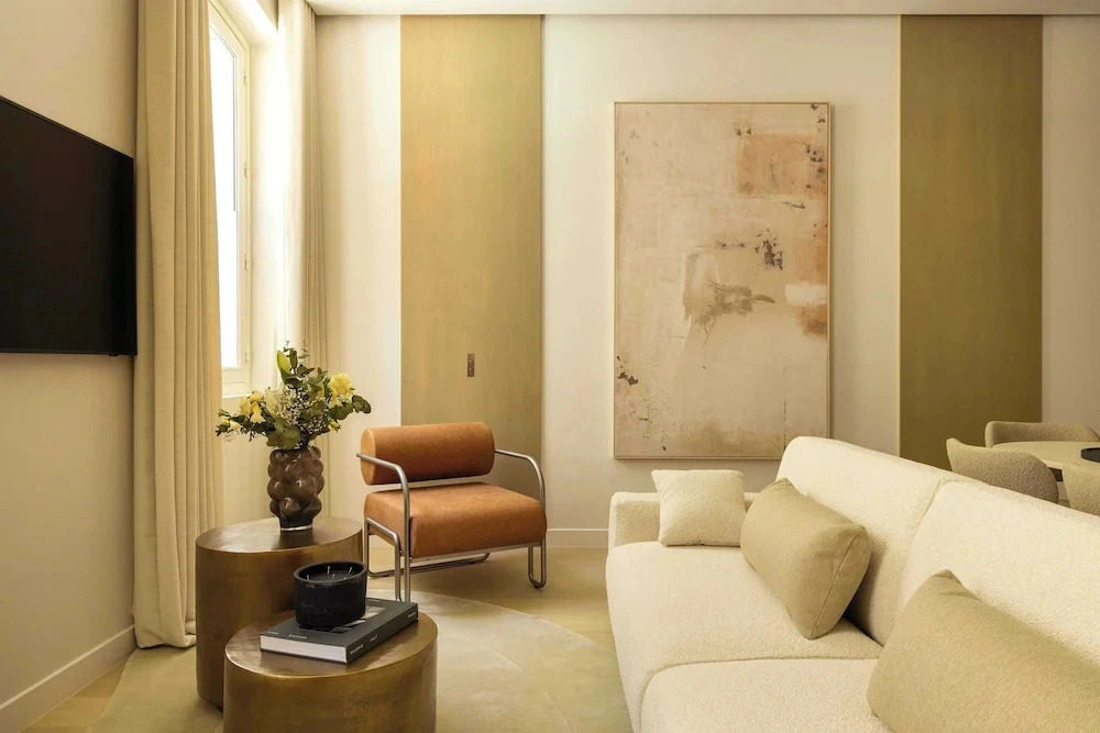 Luxurious Astorg Residence