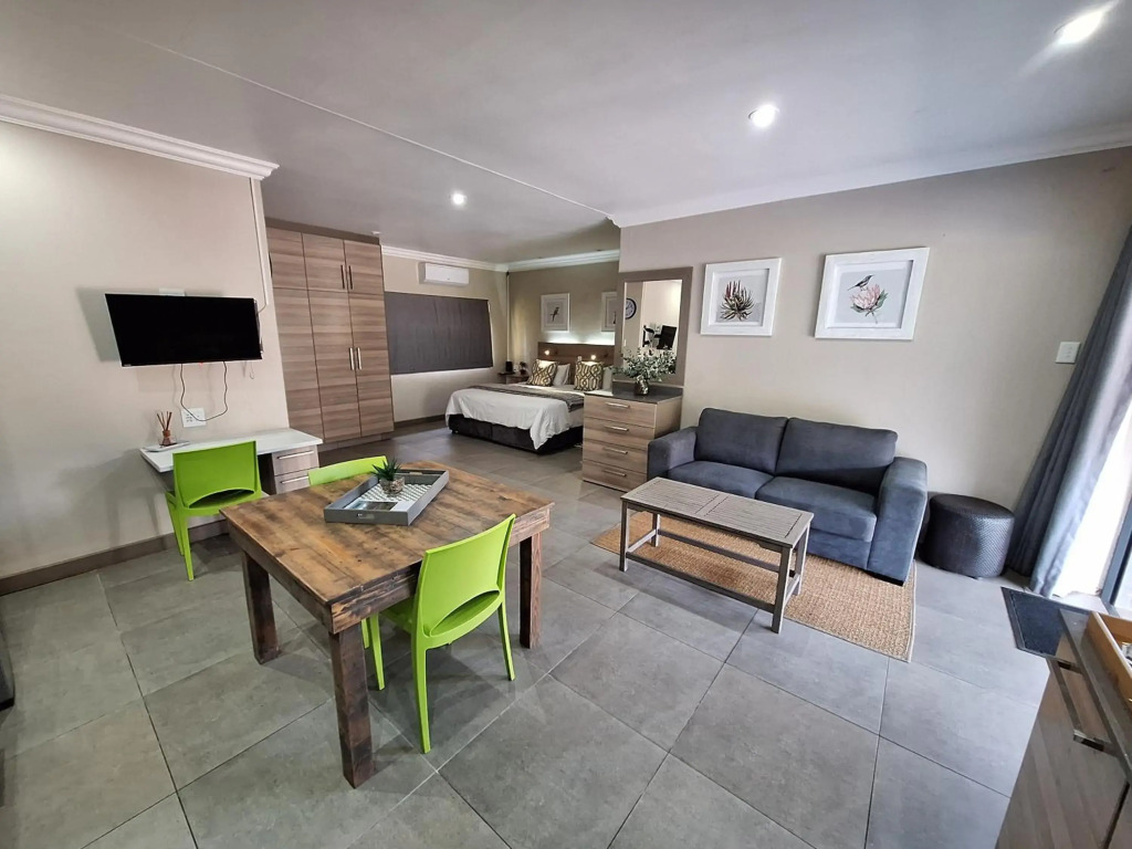Studio 4 Churchill Lane Apartment