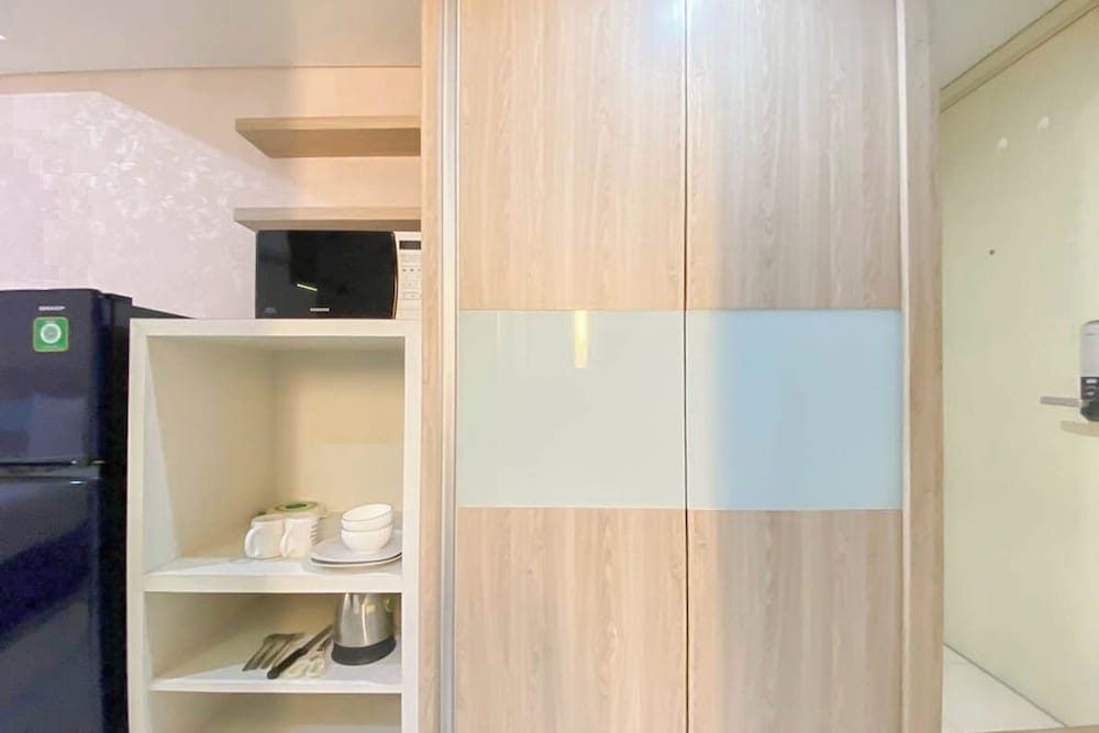 Compact And Comfortable Studio At Apartemen Warhol (W/R) Residence