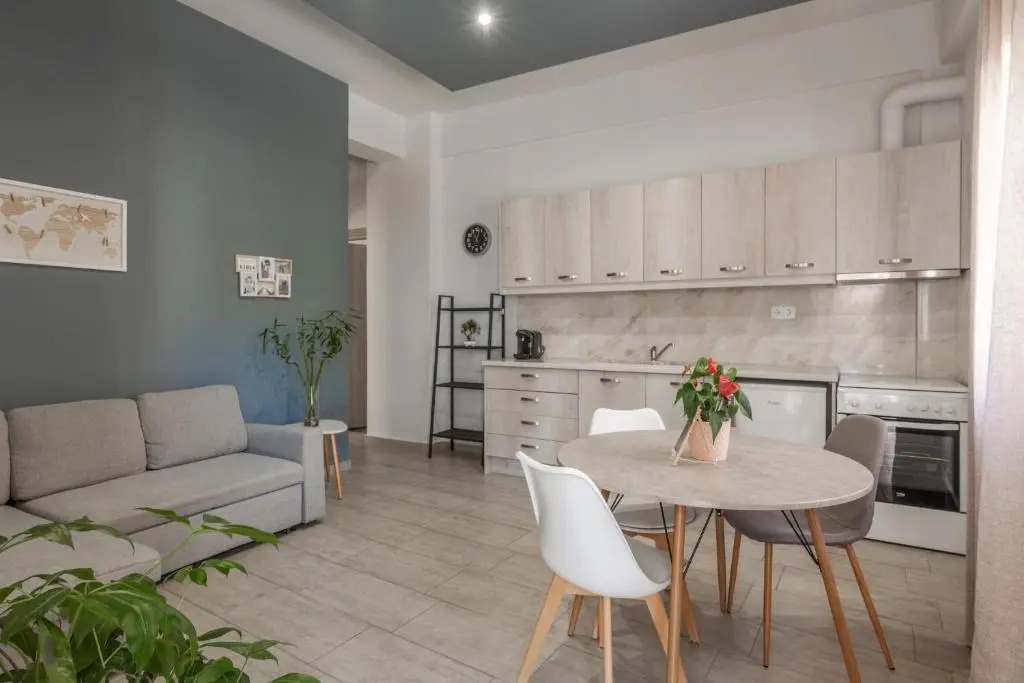 Avra Suites in City center - 50m to Beach